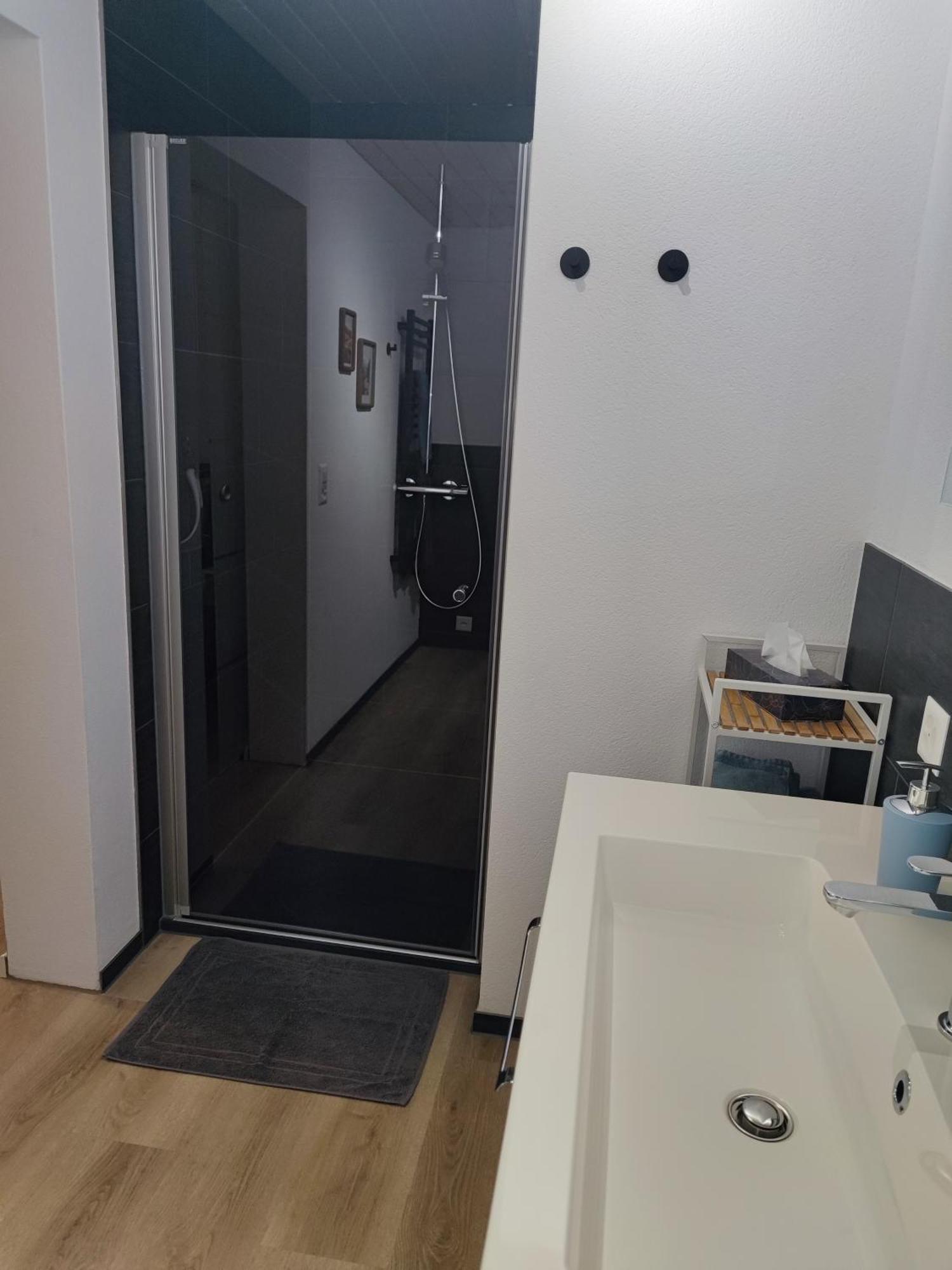 Kleine Auszeit - 2-Zimmer Ferienwohnung Spiez Εξωτερικό φωτογραφία